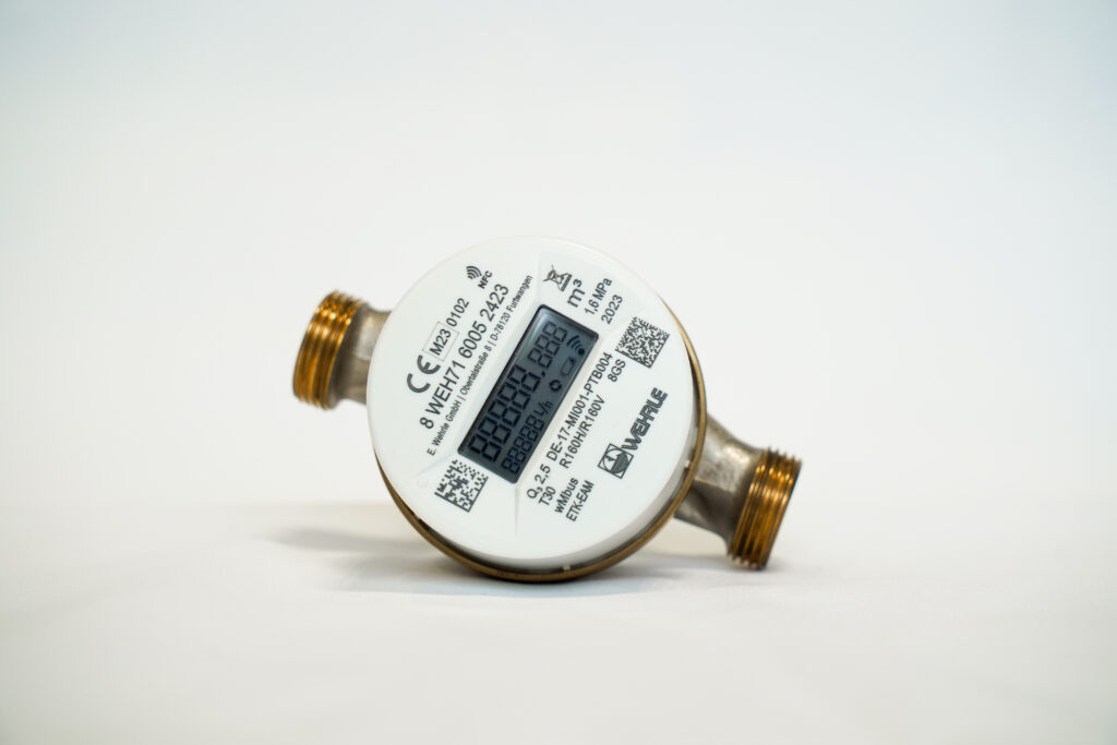 Compteur d’eau individuel digital pour eau froide avec affichage électronique, utilisé pour mesurer et piloter les consommations d’eau en logement collectif - OCEA Smart Building