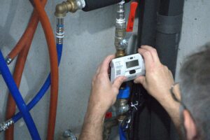 Compteur d'énergie thermique (CET) individuel connecté avec affichage digital, utilisé pour mesurer les consommations de chauffage et optimiser la performance énergétique des logements - OCEA Smart Building